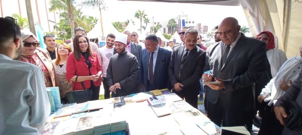 محافظ البحيرة تفتتح معرض دمنهور للكتاب في نسخته السابعة بمشاركة أكثر من 25 دار نشر 1 2022 637991972267752383 7751727876045