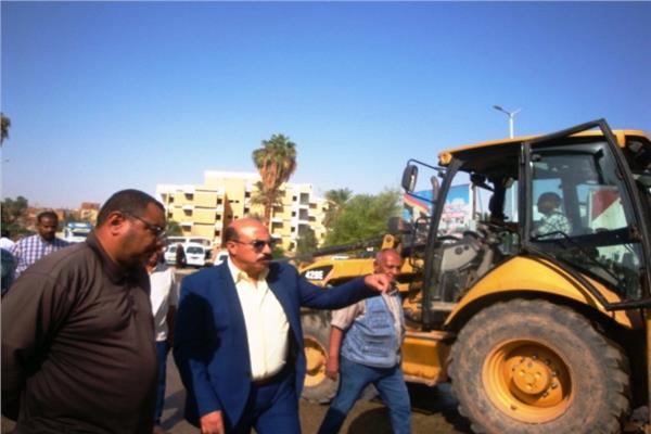 محافظ أسوان: البدء في تنفيذ مشروع الخط البديل لمياه الشرب والصرف الصحي بمنطقة الكرور 1 202210241330016511729948563