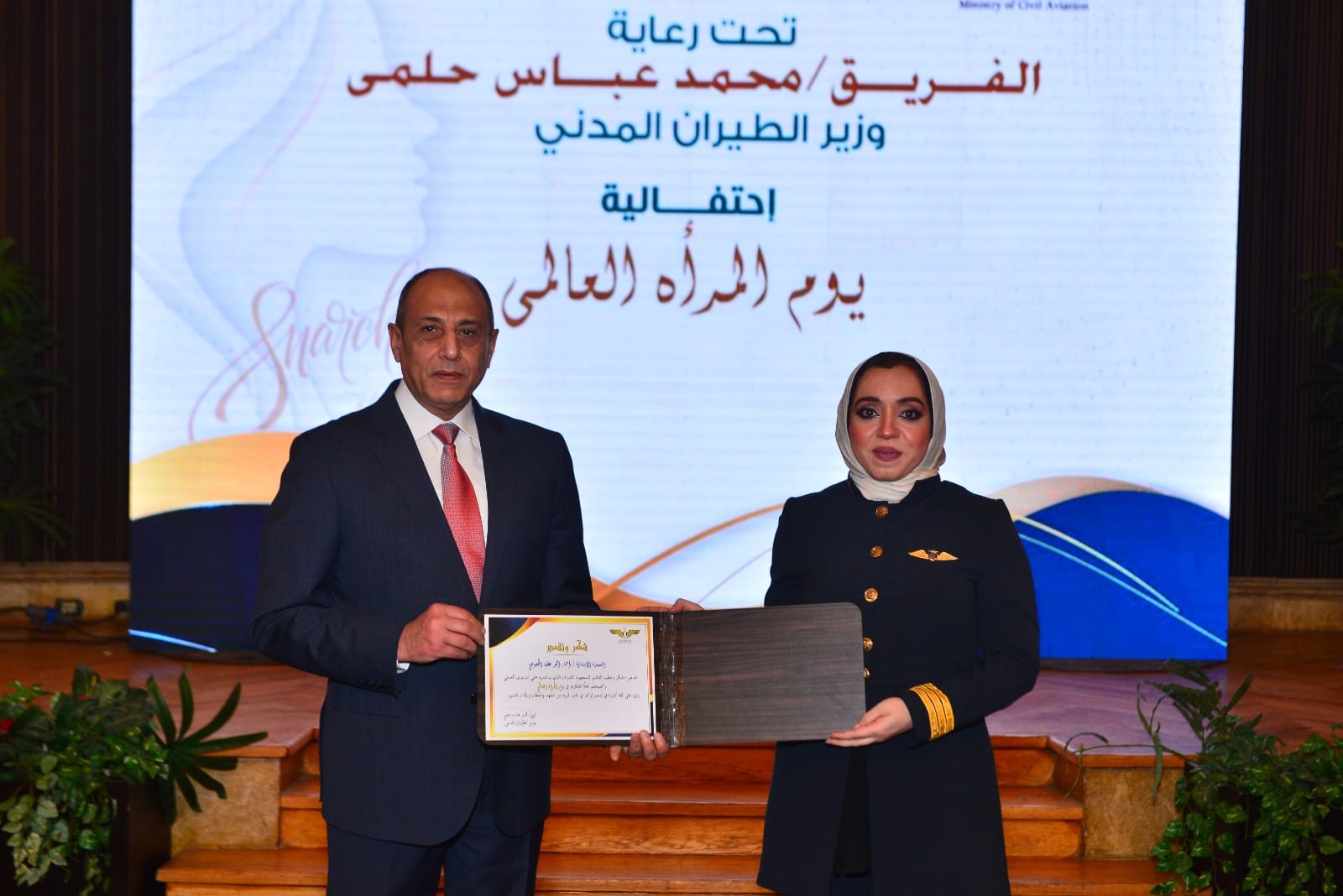 وزير الطيران المدني يشيد بأداء العاملين بالقطاع لإدارة المجال الجوي بكفاءة وإحترافية 1 20230314 115845970 1281727859906