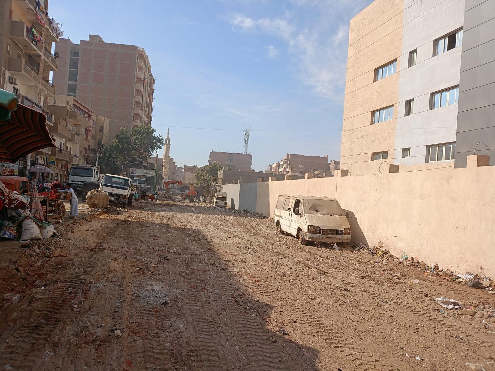 محافظ أسيوط يؤكد تقديم كافة سبل الدعم لتحسين البنية الأساسية والمستوى المعيشي للمواطنين 1 202312020339066851728557165