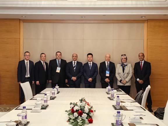 وزير الطيران المدني يلتقي مسئولي هواوي لبحث فرص التعاون لتطوير البنية التحتية الرقمية 1 2023 10 19 21 41 11 3821729701542