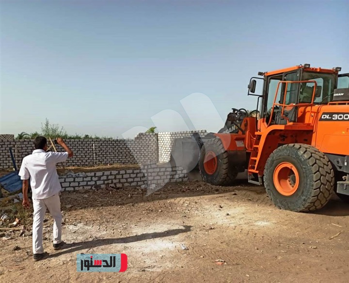 محافظ أسوان:إزالة 102 حالة تعد بمساحة 510 آلاف و 212 م2 ضمن الموجة ال24 1 2061729941423