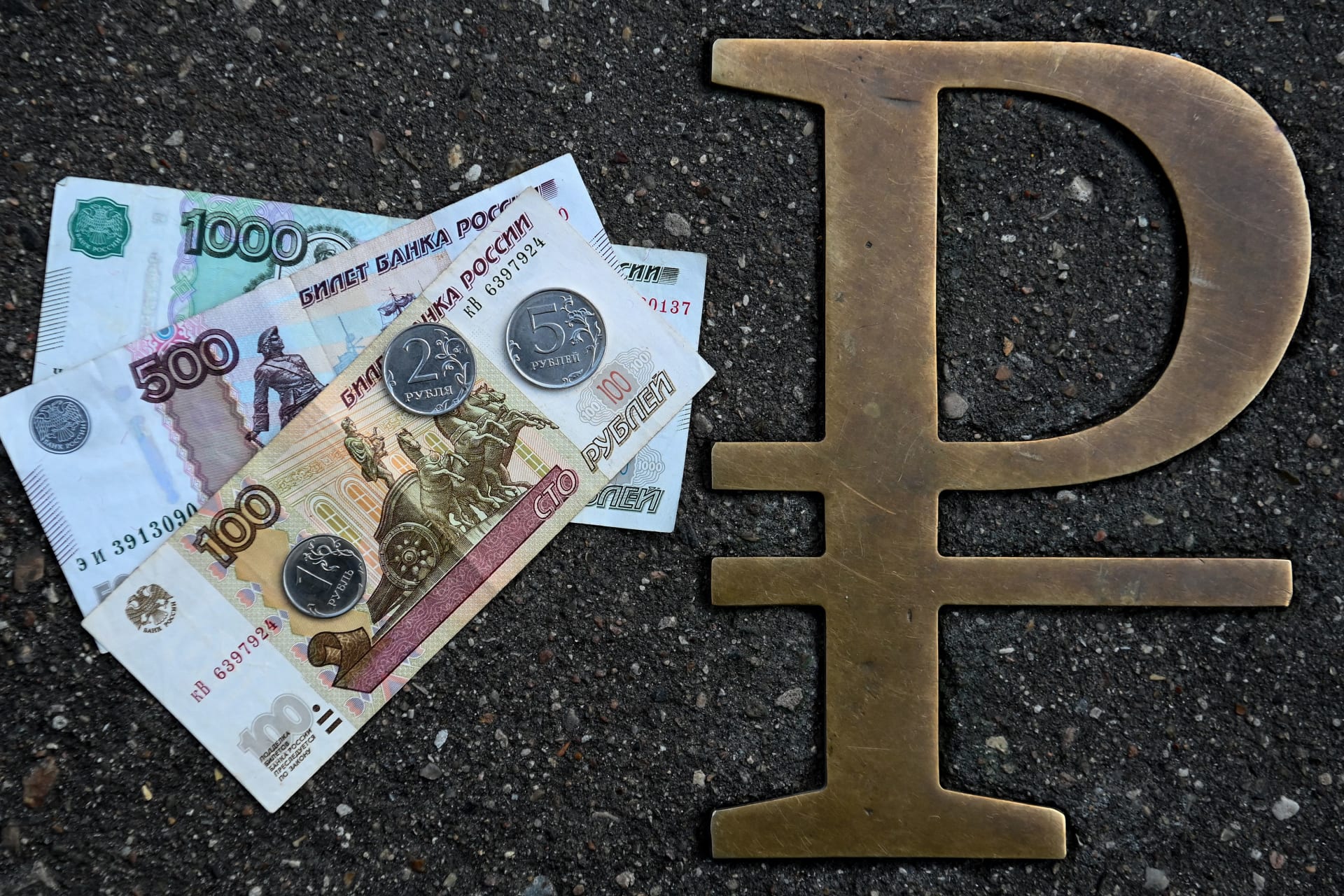 الفائض الفيدرالي الروسي يتقلص إلى 200 مليار روبل مع توقع زيادة الإنفاق في الربع الرابع من 2024 1 2201541728755403