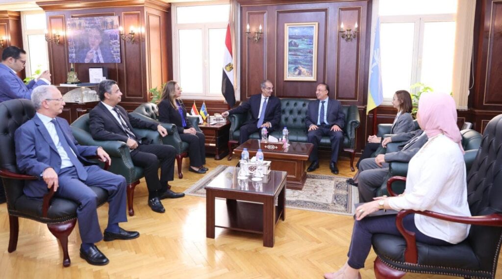 وزير العمل يبحث مع محافظ الإسكندرية تكثيف التعاون لتنفيذ أهداف مبادرة "بداية" 1 305124368 5215446541911456 1763236852544551493 n1728994684