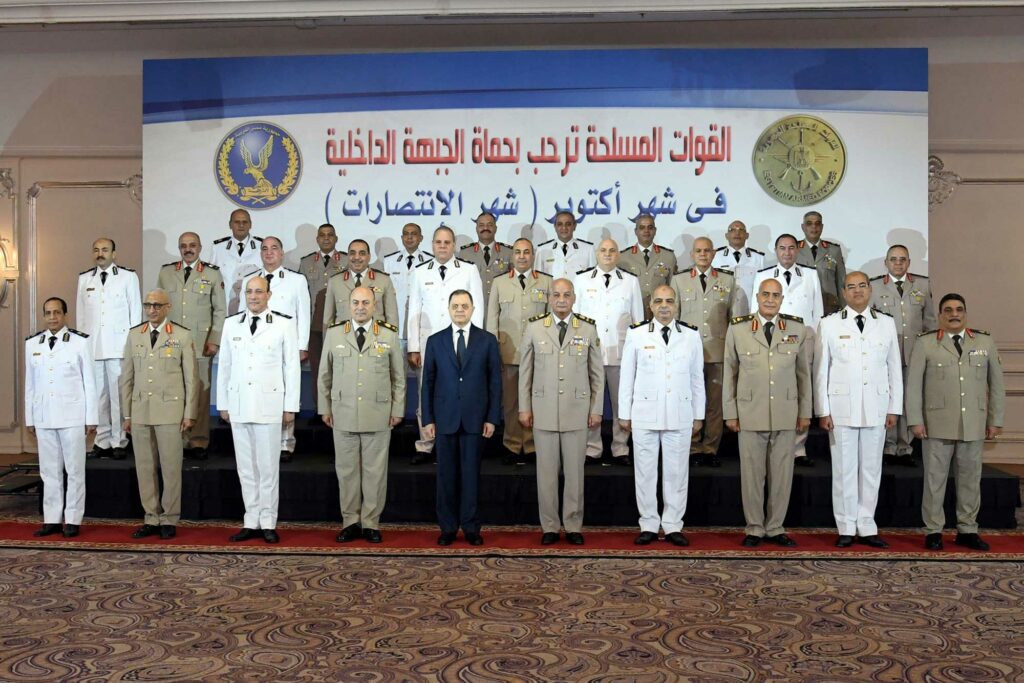 بمناسبة الذكرى 51 لانتصارات أكتوبر.. وزير الداخلية وقيادات الشرطة يقدمون التهنئة لوزير الدفاع والإنتاج الحربى ورجال القوات المسلحة 1 414141411729188543