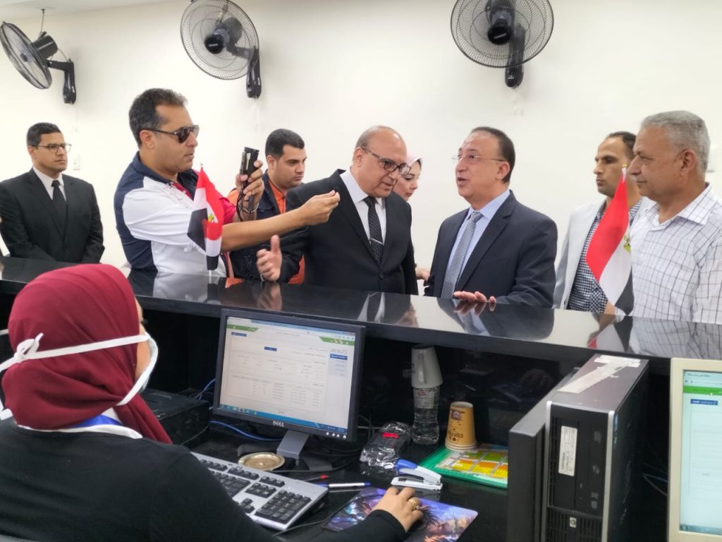 8 سيارات لتقديم الخدمات التموينية بناطق حي شرق بالإسكندرية 1 4501727877005