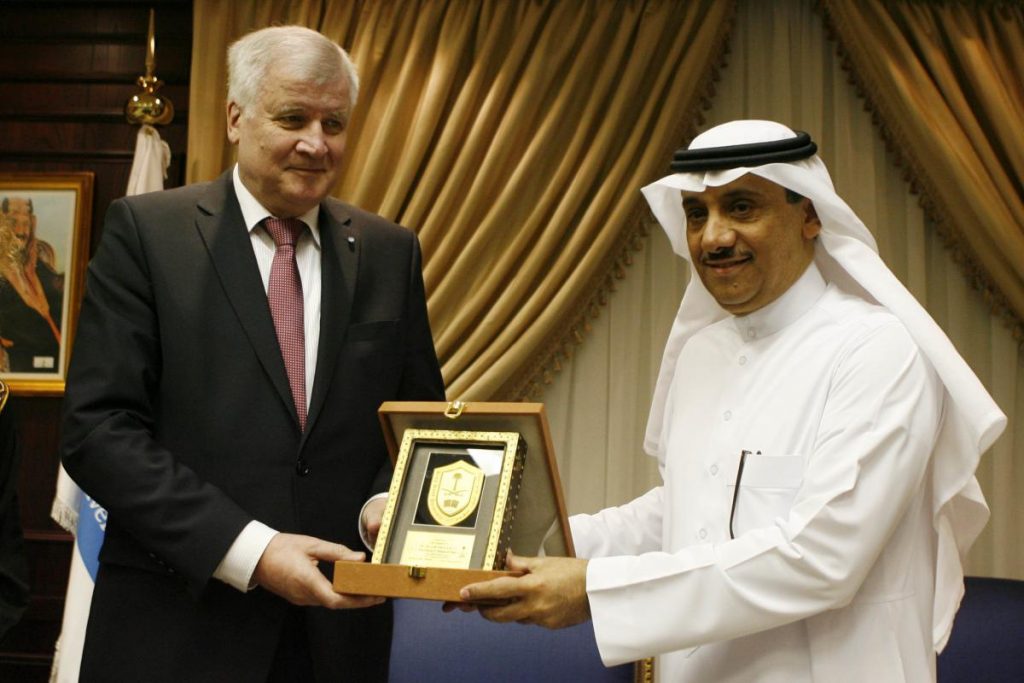 رئيس وزراء ولاية بافاريا الألمانية يتفقد محطة العاصمة الإدارية بمشروع الخط الأول للقطار الكهربائي السريع 1 51727970606