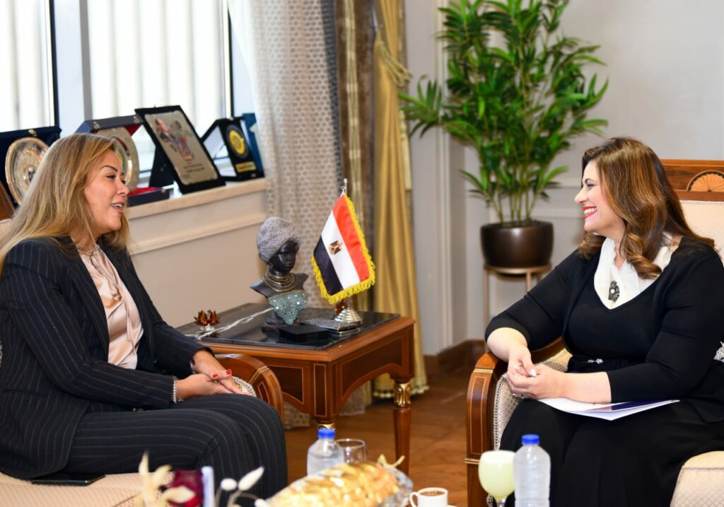 وزيرة خارجية رومانيا والمدير التنفيذي للأكاديمية الوطنية للتدريب تبحثان التعاون بمجالات القيادة والتعليم 1 5751729526463