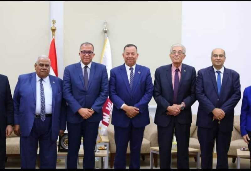 رئيس معهد التخطيط يؤكد ضرورة تطوير الخدمات اللوجستية والاهتمام بالصناعات الصغيرة ومتناهية الصغر 1 585081 L1728408303