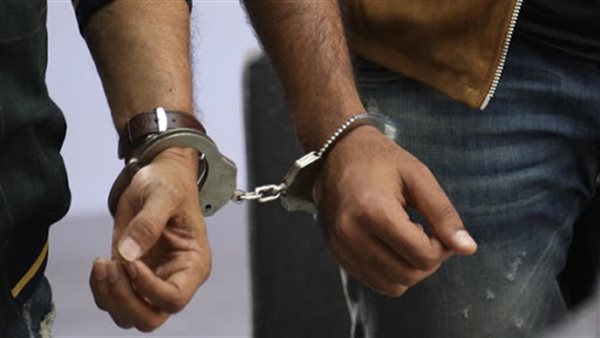 ضبط شخصين بالقاهرة لقيامهما بالنصب على المواطنين بزعم توفير فرص عمل لهم بالخارج 1 6551728126304