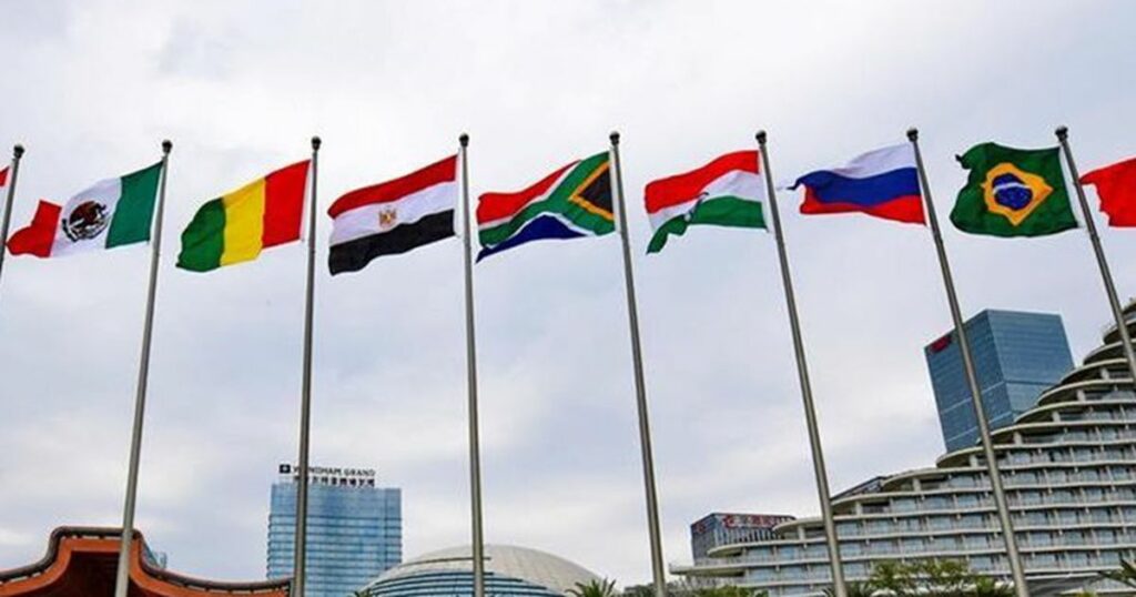 صحيفة: دول البريكس بإمكانها لعب دور البطولة في إرساء العدالة والإنصاف والشمولية في العالم 1 72018251340503741729799283