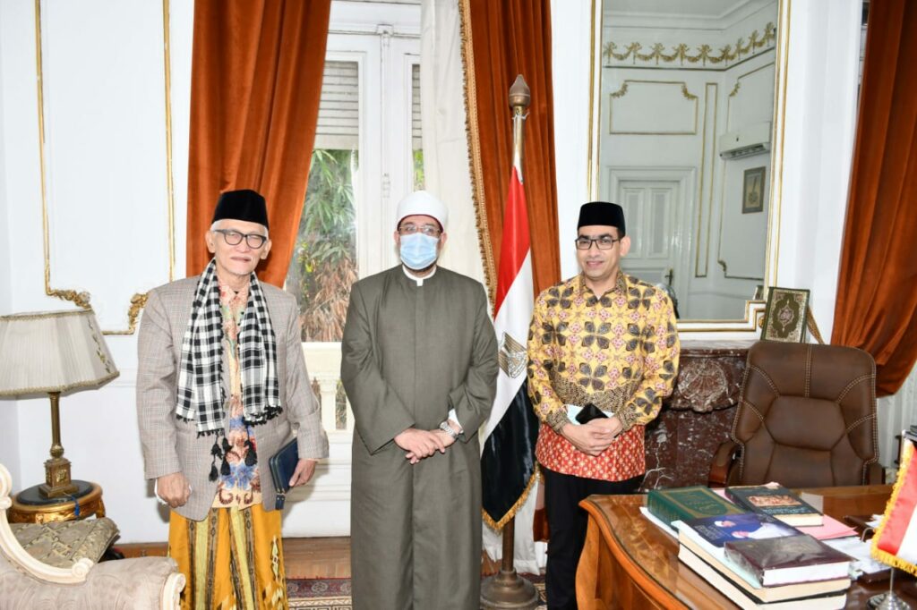 وزير الأوقاف يشارك في حفل تنصيب رئيس إندونيسيا الجديد نائبا عن السيسي 1 7221729410423