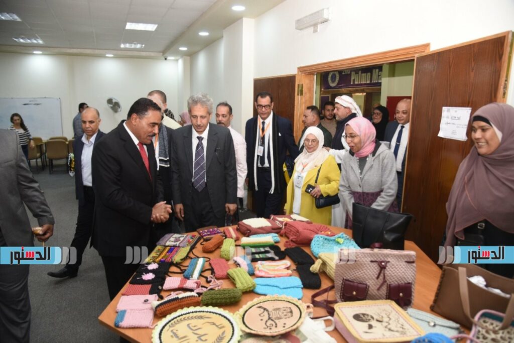 محافظ مطروح يشهد ختام فعاليات الملتقى الأول للفن والحياة الدولي للفنانين التشكيليين 1 7561729337944