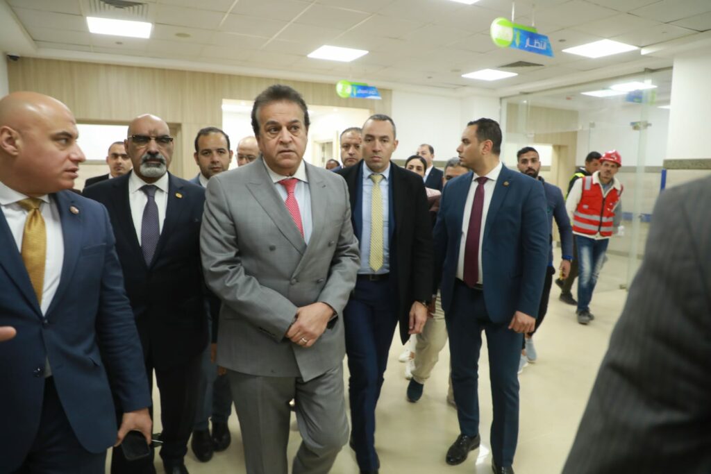 وزير الصحة ونظيره اليوناني يتفقدان مستشفى التأمين الصحي بالعاصمة الإدارية الجديدة 1 8091729488422