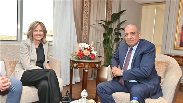 وزير قطاع الأعمال وسفيرة النرويج يبحثان مستجدات مشروع المحطة الشمسية لمجمع الألومنيوم بنجع حمادي 1 8561730207943