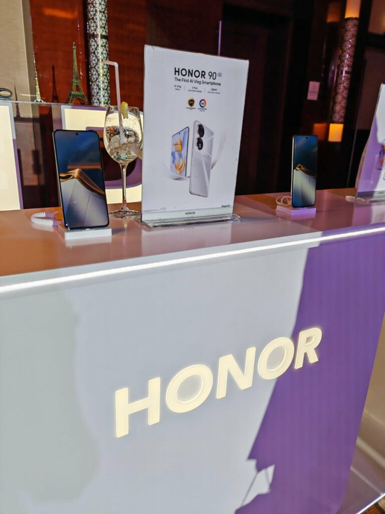 جلوبال (2): سلسلة هواتف HONOR Magic7 تقدم ميزة الذكاء الاصطناعي التلقائي للهاتف المحمول 1 F1U9J yakAAA8WI1729661163