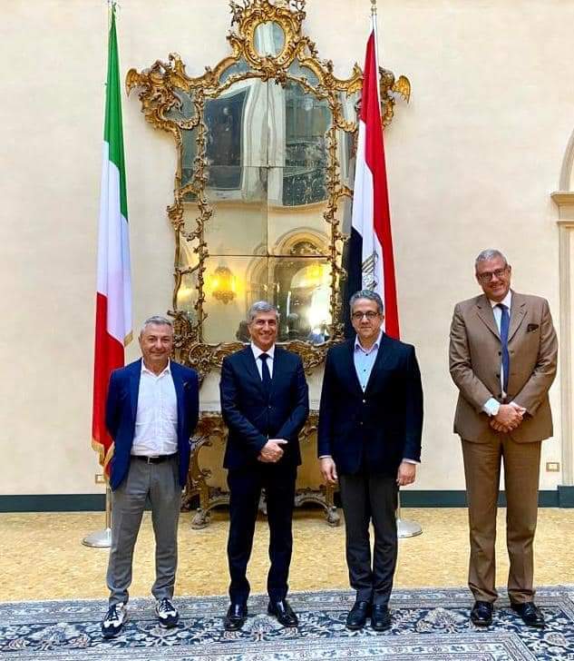 وزير السياحة والآثار ووزيرة السياحة الإيطالية يفتتحان المدرسة الإيطالية للضيافة بالغردقة 1 FB IMG 16566242924831729794543