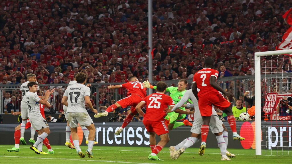 بـ "هاتريك رافينيا".. برشلونة يثأر من بايرن ميونخ بفوز عريض 4-1 في أبطال أوروبا 1 GettyImages 14234276801729725903