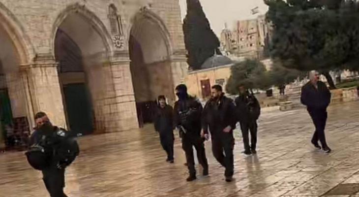 المفتى العام للقدس يدين اقتحام المستوطنين للأقصى وإغلاق المسجد الإبراهيمي 1 GplFq1729506963