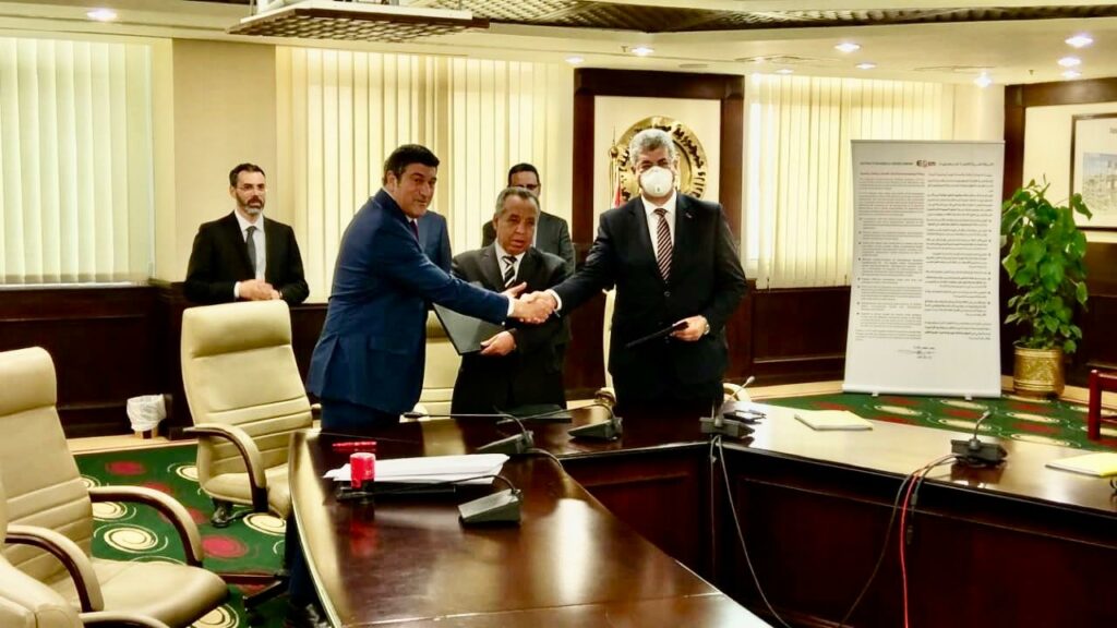 توقيع عقد مشروع لإنتاج البولي يوريثان باستثمارات 100 مليون جنيه في المنطقة الصناعية بالسخنة 1 IMG 20200417 WA00281730289664