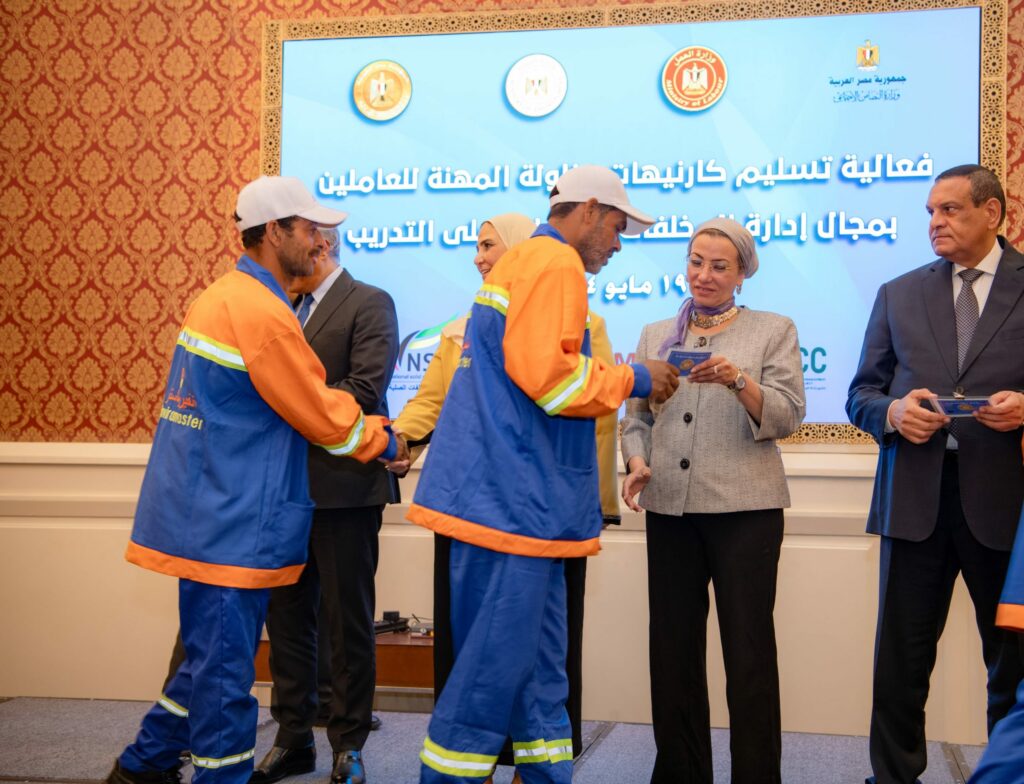 قنا:استكمال المرحلة الثانية من البرنامج التدريبي للعمالة بمنظومة المخلفات الصلبة 1 IMG 20240519 WA00423 scaled1730217903