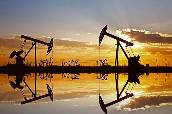ارتفاع أسعار النفط مع اقتراب عاصفة فلوريدا ومخاوف الإمدادات في الشرق الأوسط 1