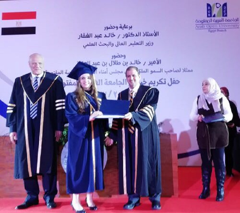 الجامعة العربية المفتوحة تحتفل بتخريج دفعتين من طلابها بمقرها بالشروق 1 WhatsApp Image 2018 01 30 at 11728726372