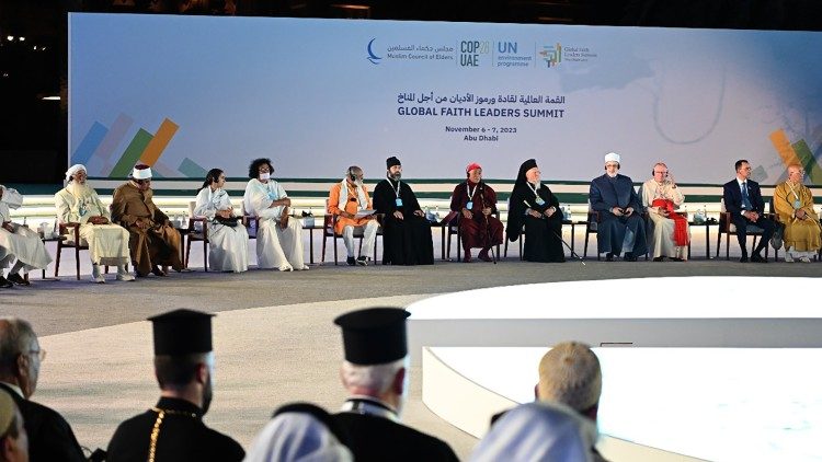 "حكماء المسلمين" يشارك في تنظيم القمة العالمية لقادة الأديان من أجل المناخ نوفمبر المقبل 1 cq5dam1730217484