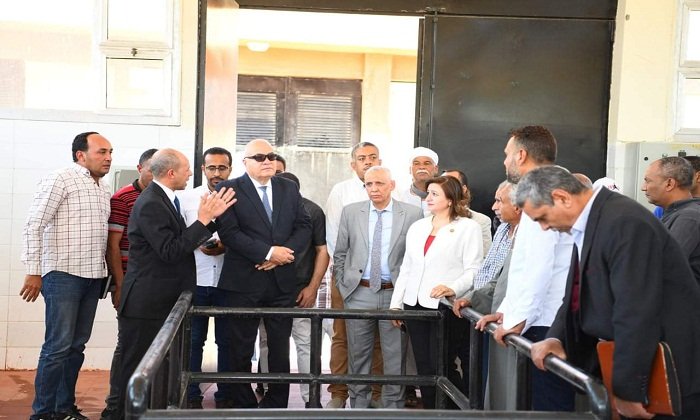 محافظ قنا لـ (أ ش أ): إنفاق أكثر من 7 مليارات جنيه على مشروعات الطرق والكباري بالمحافظة في الجمهورية الجديدة 1 elaosboa259031730179683