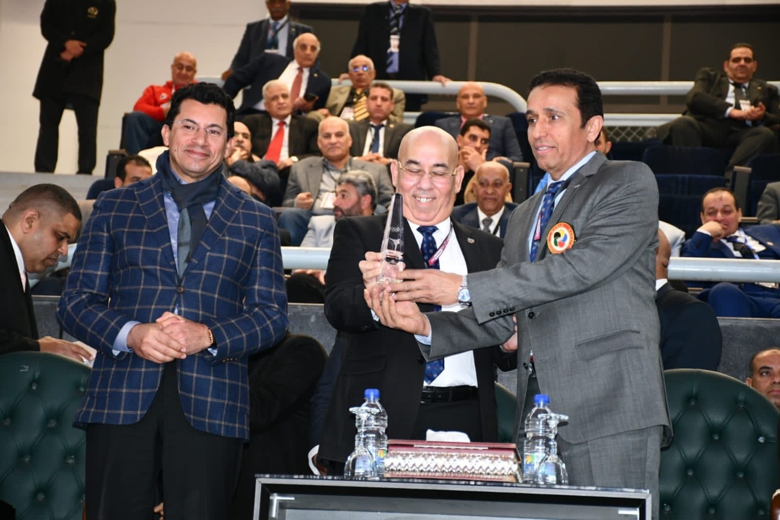 وزير الشباب والرياضة يُكرم بعثة الكاراتيه التقليدي المتوج بالترتيب الأول ببطولة العالم بالبرتغال 1 elaosboa26903 11730145003