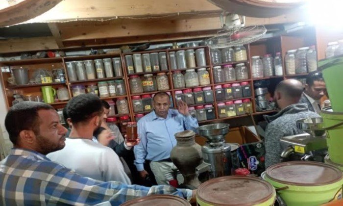 محافظ قنا: ضبط 264 مخالفة تموينية متنوعة في حملات على الأسواق 1 elaosboa670141730370723