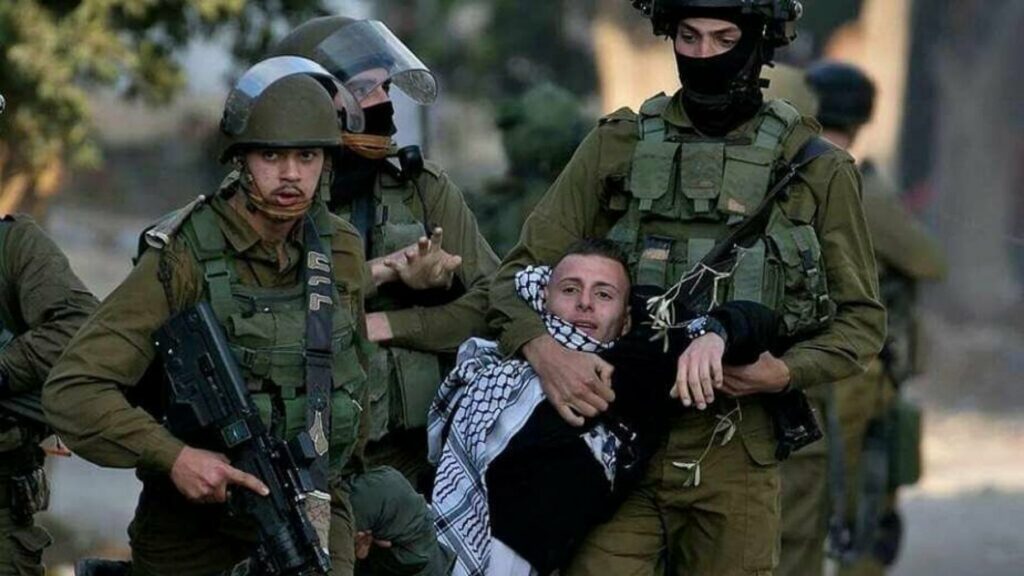 الاحتلال الإسرائيلي ينصب حاجزا عسكريا على مدخل إحدى قرى رام الله ويعتقل عددا من الفلسطينيين 1 elaosboa740981729844103