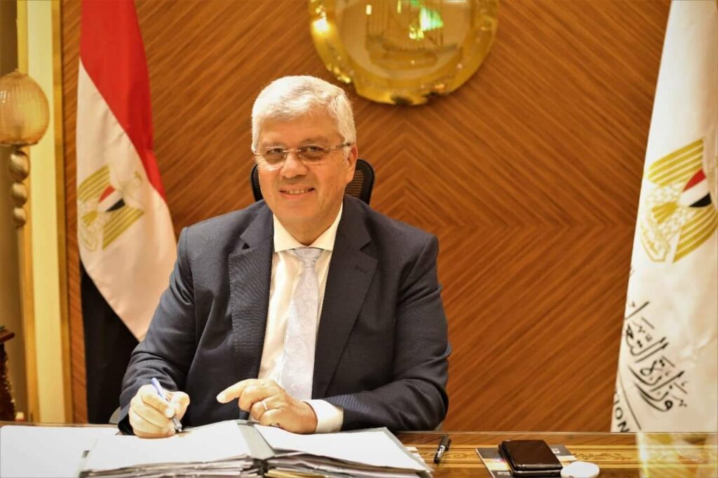 وزير التعليم العالي يؤكد أهمية الاطلاع على التجارب التعليمية الدولية الفريدة للاستفادة منها 1 elaosboa947611729334524