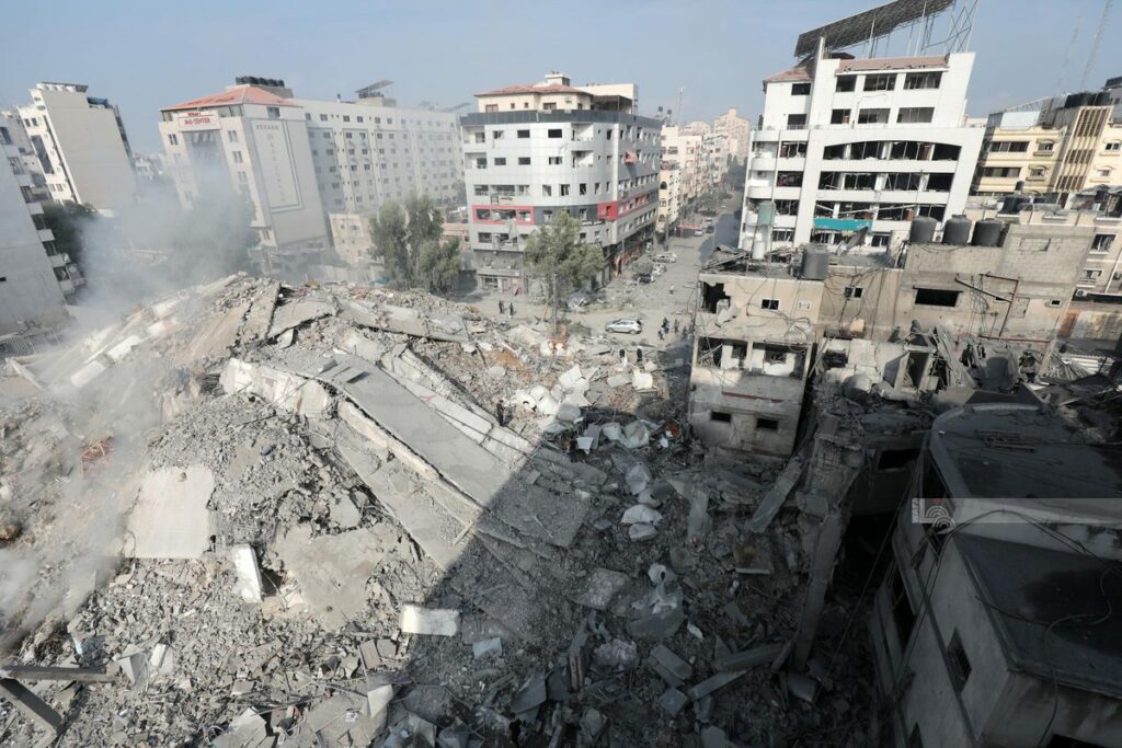 استشهاد 8 فلسطينيين وإصابة آخرين إثر قصف إسرائيلي لمنزل بغزة 1 f675278d187fcdfc806888f52568f3cf1729151583