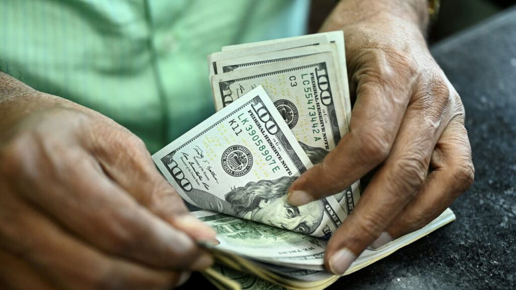 ارتفاع طفيف في سعر صرف الدولار أمام الجنيه خلال تعاملات اليوم 1 upload 1681200105 69999201728906244