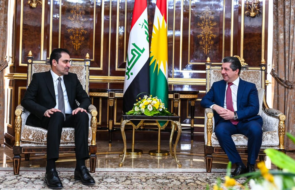 رئيس إقليم كردستان يوجه الشكر لرئيس الوزراء العراقي لتأمين العملية الانتخابية 1 whatsapp image 2022 10 01 at 54110 pm1729407963