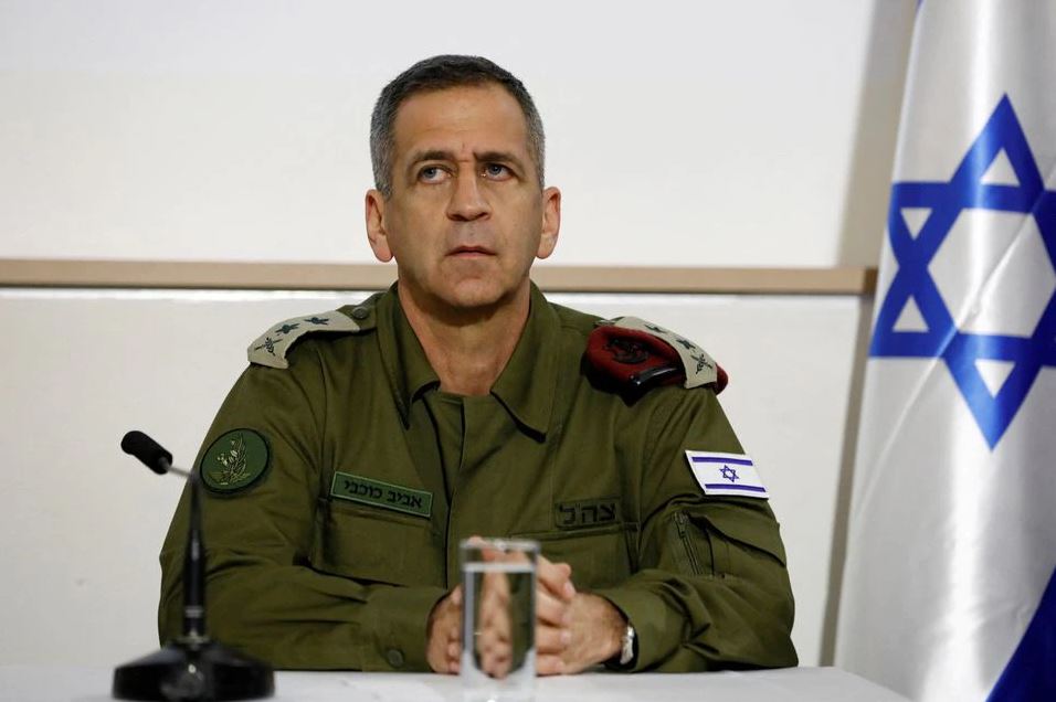 الجيش الإسرائيلي: رئيس الأركان يجتمع مع رئيسي الموساد والشاباك بمقر وزارة الدفاع 1 الفريق أفيف كوخافي رئيس أركان الجيش الإسرائيلي1727872204