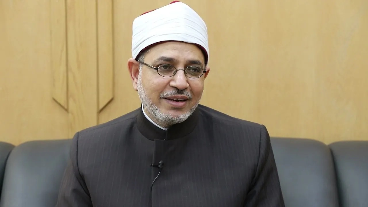 رئيس جامعة الأزهر: ما من حدث يمر بالأمة إلا وتجد صوت الأزهر عاليًا سباقًا.. ومواقف الإمام الأكبر لم تخف على أحد 1 من هو سلامة داوود رئيس جامعة الأزهر الجديد1727808366