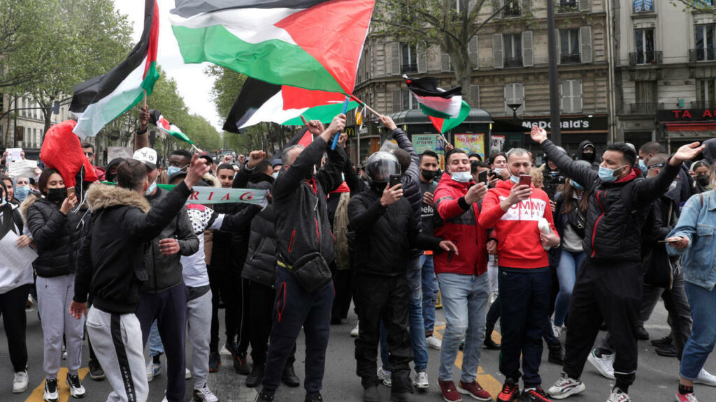 مظاهرة في "سان دوني" شمالي باريس داعمة لفلسطين واحتجاجا على إقامة مباراة كرة القدم بين فرنسا وإسرائيل 1 000 9A23BU 11731615903