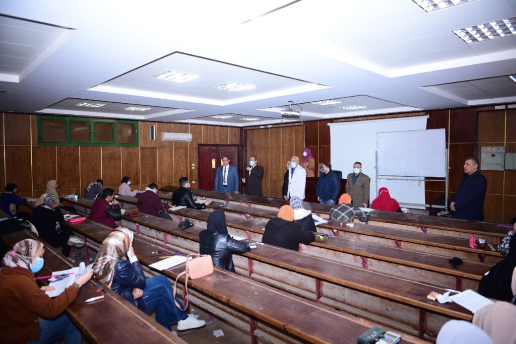 رئيس جامعة سوهاج : الجامعة حريصة على تقوية الروابط الإجتماعية بين منتسبيها 1 1201731783143