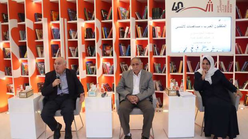 خلال ندوة بمعرض الشارقة للكتاب.. مترجمون: جائزة "ترجمان" أزالت الحواجز الثقافية بين الشرق والغرب 1 160895279816364533691731067682