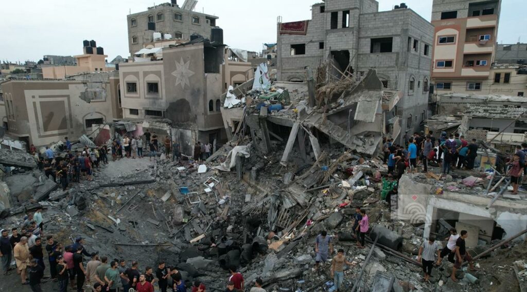 استشهاد 12 فلسطينيا وإصابة العشرات في قصف إسرائيلي على قطاع غزة 1 16985649545681732631164