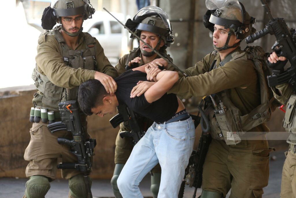 الاحتلال الاسرائيلي يعتقل 4 فلسطينيين من دير سامت جنوب الخليل 1 16986540427541731660903