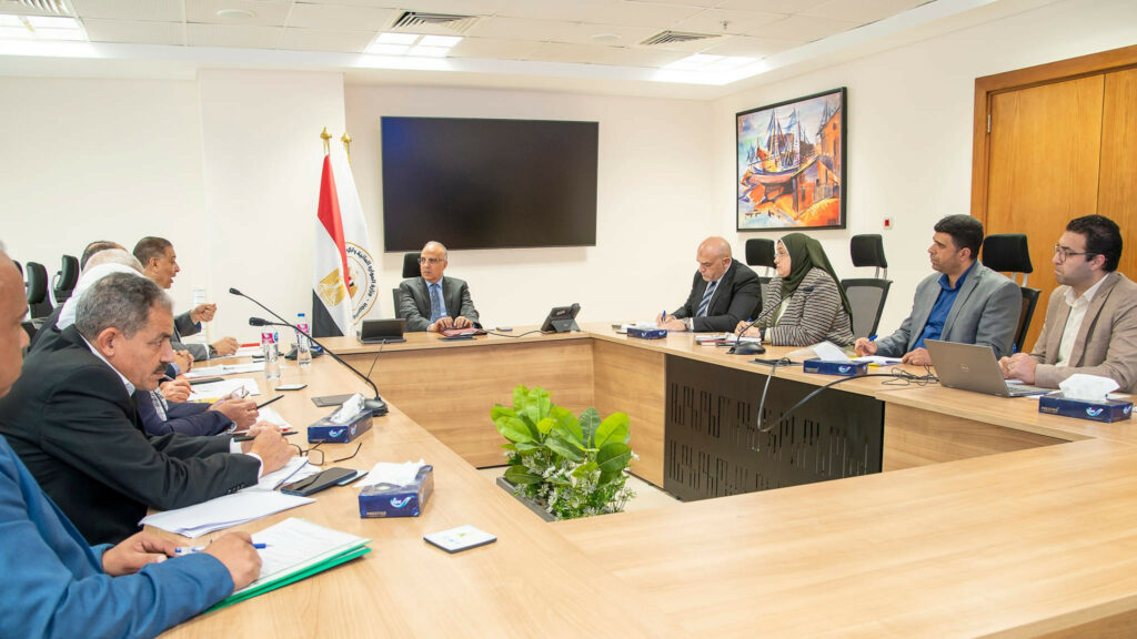 وزير الري يبحث موقف تحصيل مستحقات الوزارة المالية لدى الجهات المختلفة 1 170979732841731145443