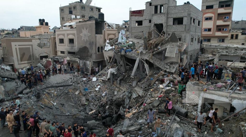 استشهاد 6 فلسطينيين وإصابة آخرين في قصف إسرائيلي على مخيم البريج وسط غزة 1 17196533693861730564943