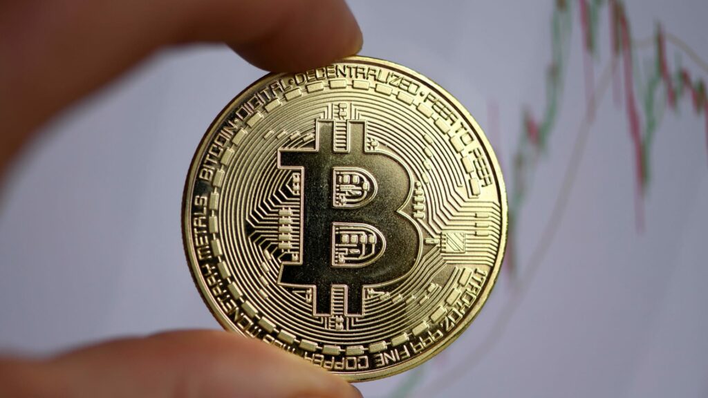البتكوين تقفز لأول مرة فوق 77 ألف دولار 1 1798831731158822
