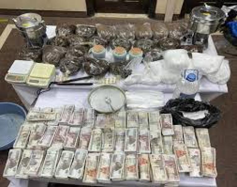 ضبط ثلاثة أشخاص بحوزتهم كمية من مادة (GHP) المخدرة بقيمة 19 مليون جنيه قبل ترويجها بالقاهرة 1 186971730538845