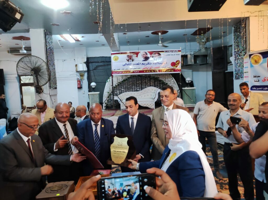 محافظ قنا:نقابة المعلمين تمثل صوت المعلمين الصادق للتعبير عن آمالهم وطموحاتهم 1 19 2022 638001615367769112 7761731747483