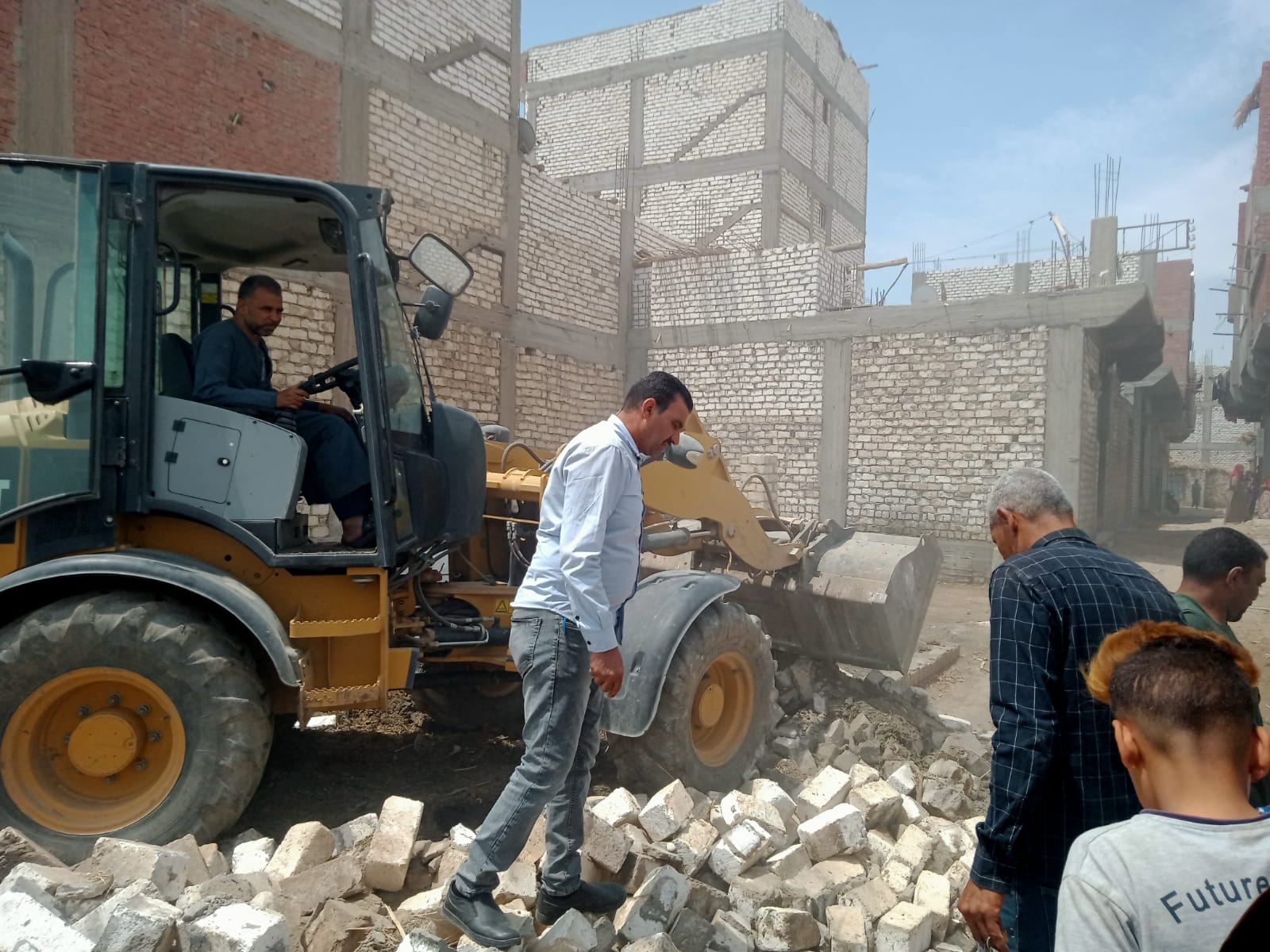 محافظ أسيوط: إزالة 7 حالات تعد على أراض زراعية وأملاك دولة ورفع 350 طن مخلفات 1 19 2023 638197558163292714 3291731233763