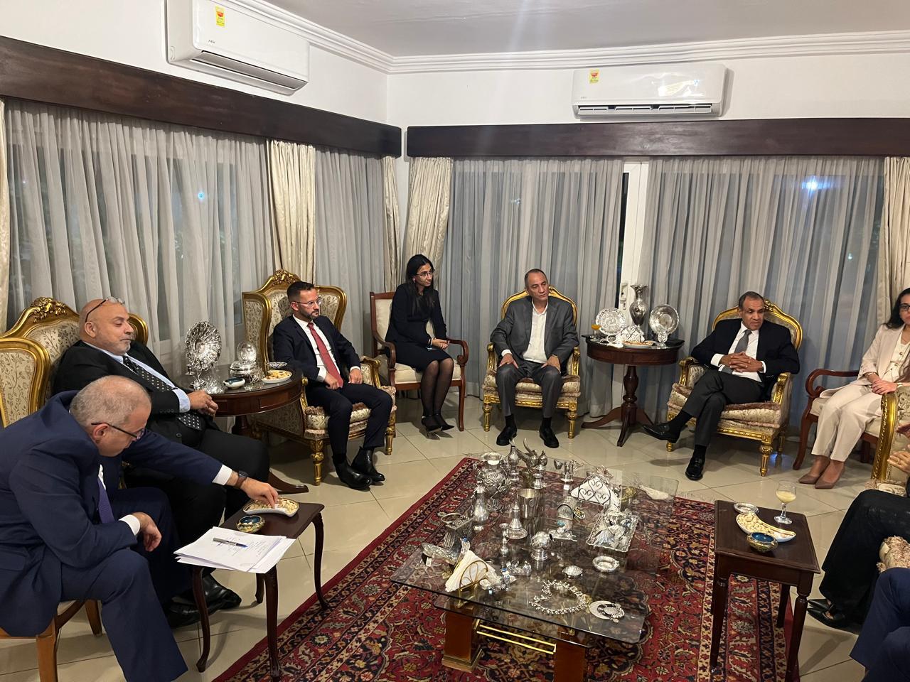 وزير الخارجية والهجرة يستعرض مع عمدة لاهاي ما حققته مصر من تنمية حضرية وطفرة عمرانية خلال السنوات الماضية 1 19 2024 638570718790398229 391730646785
